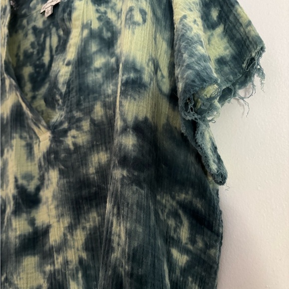 Wonderly Tie-Dye Ribbed V-Neck Top in Teal and Olive - Picture 2 of 6